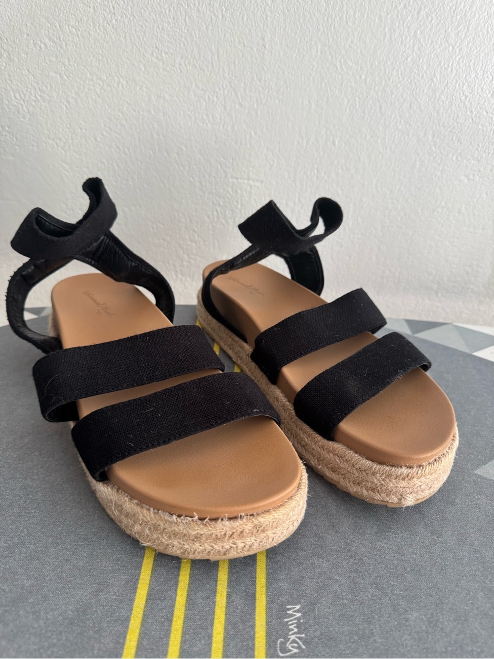 Universal Thread Black Platform Espadrille Sandals with Tan Footbed